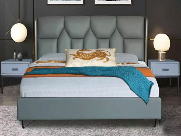 Какви предпазни мерки трябва да се вземат, когато се поддържа легло с кожена тапицерия?